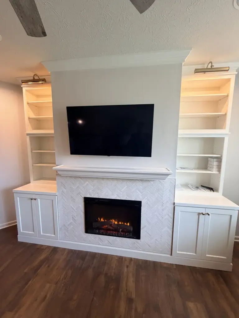 Living Area & Built Ins.