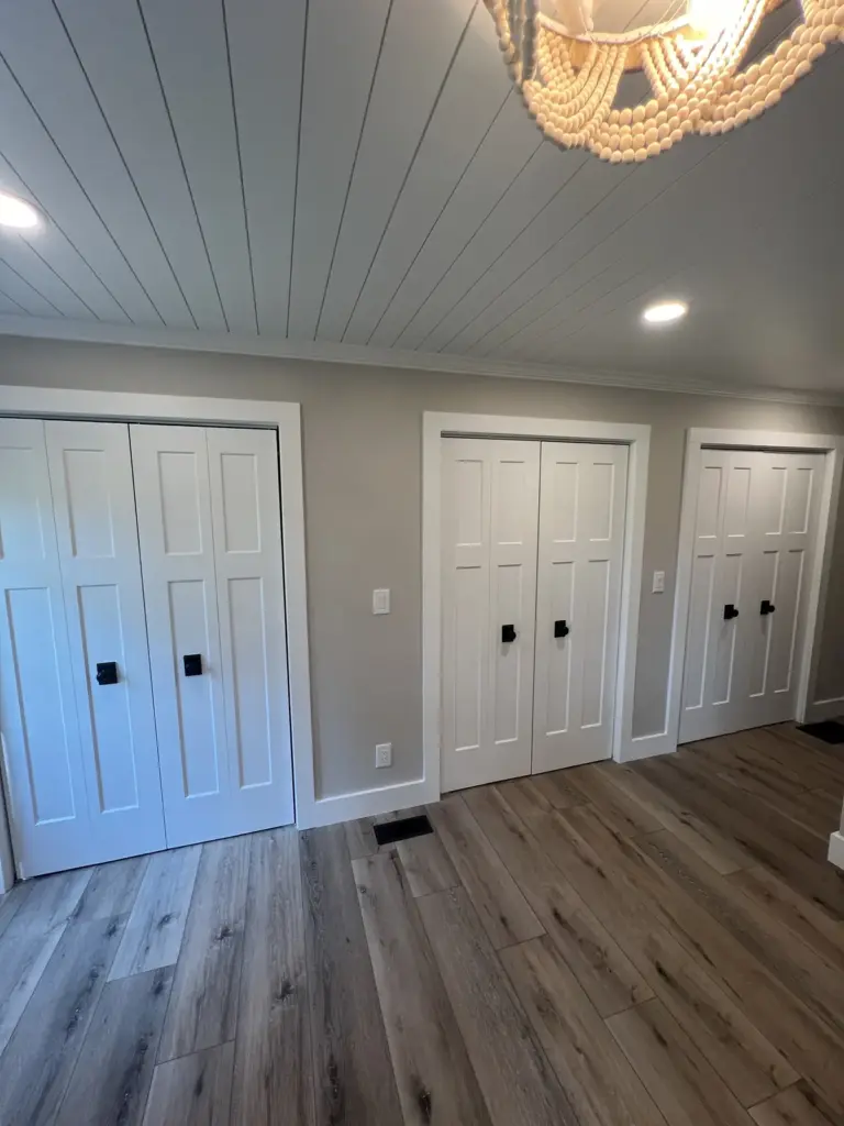 Living Area & Built Ins.
