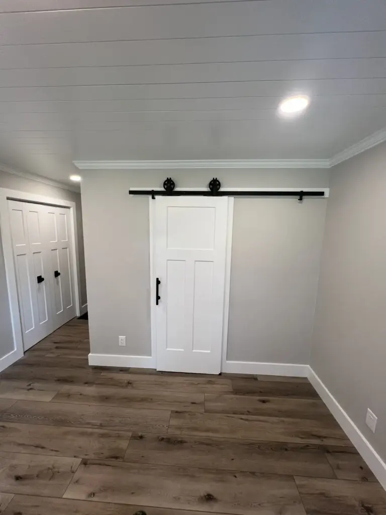 Living Area & Built Ins.