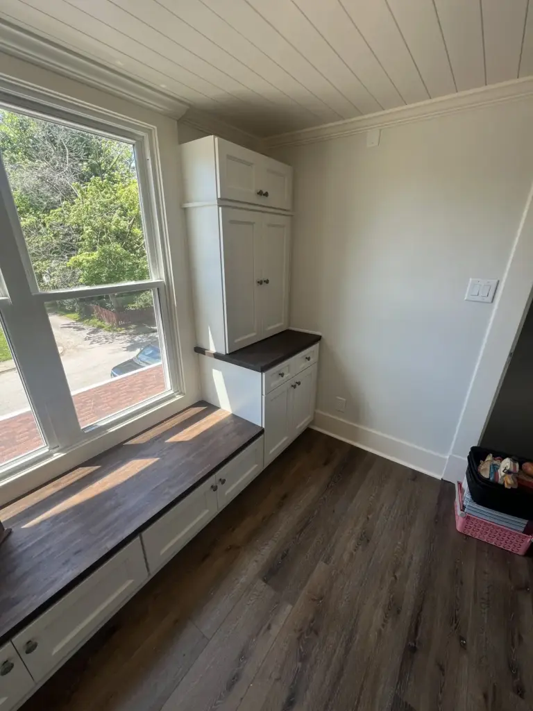 Living Area & Built Ins.